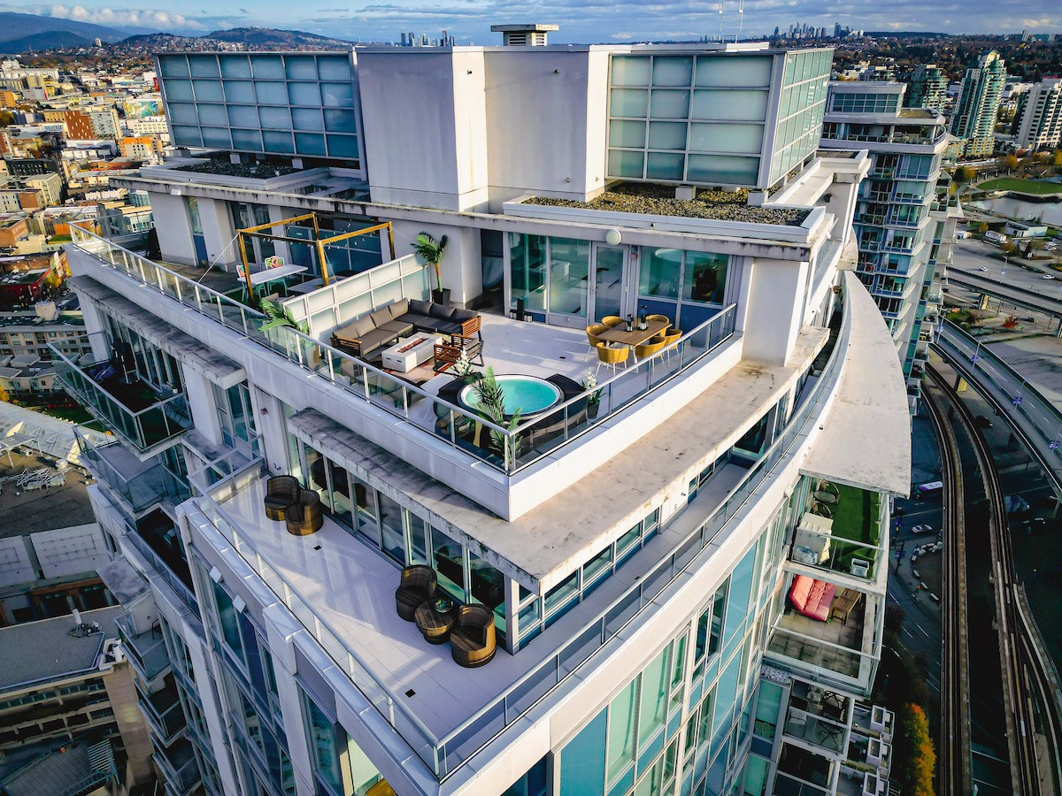 The Skydeck Penthouse - Panoramic Hot Tub Views