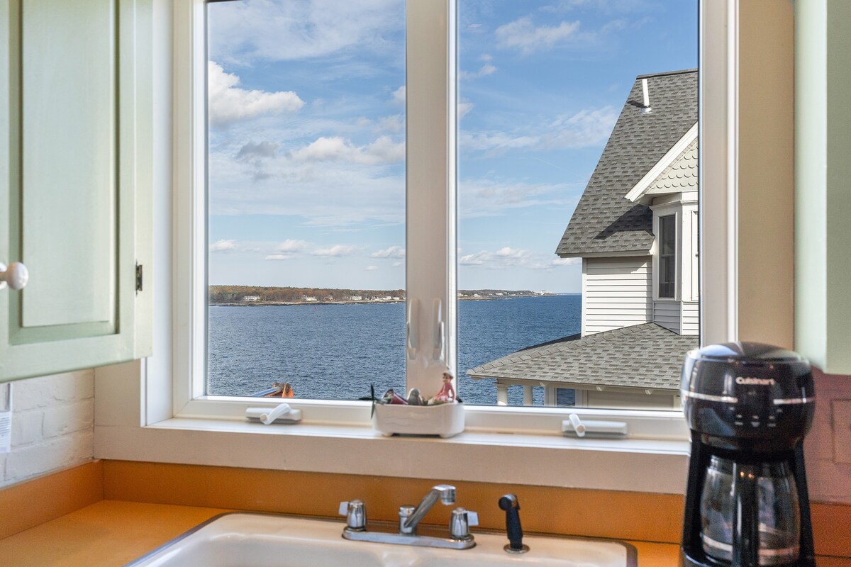 Oceanfront Cottage on the Nubble