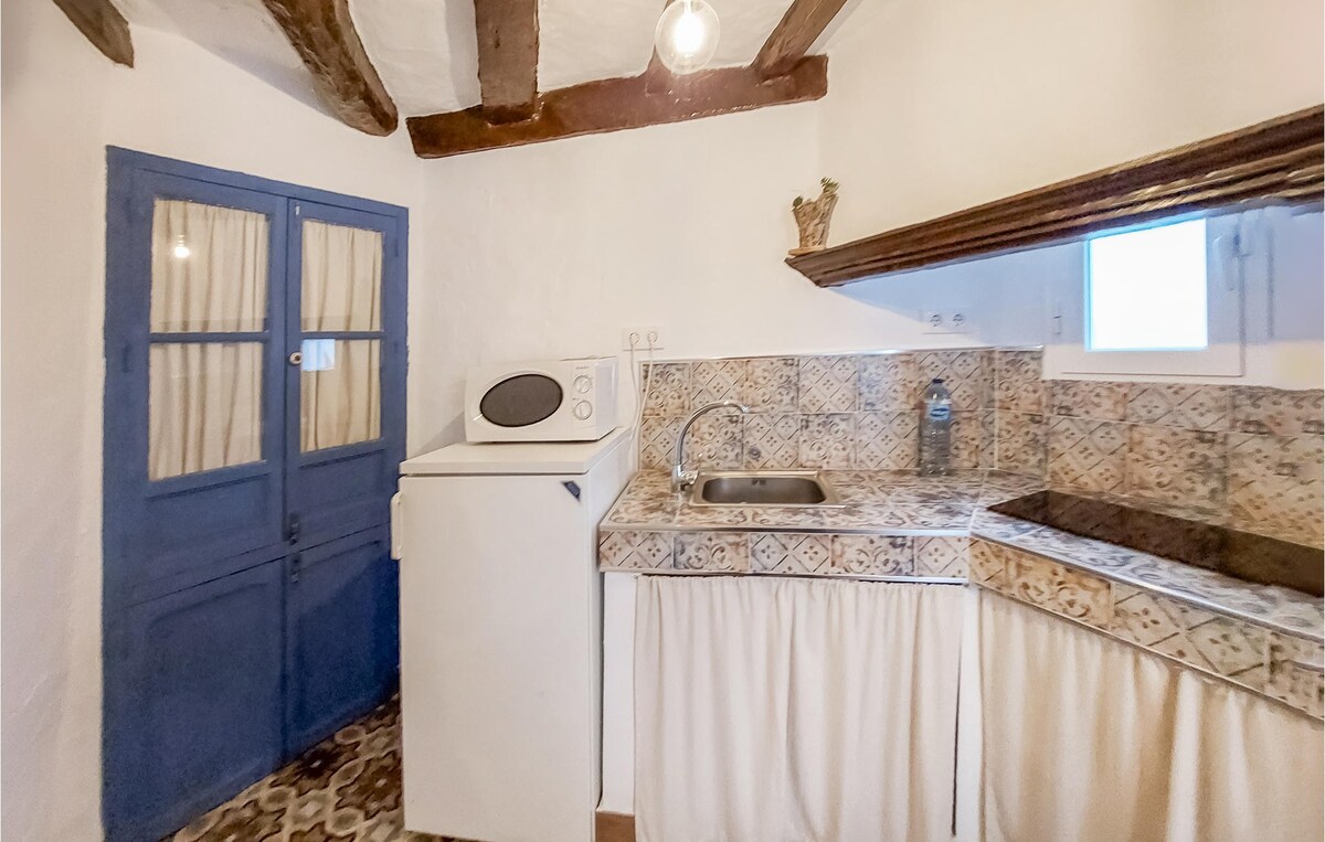 Gorgeous home in El Gastor with kitchenette