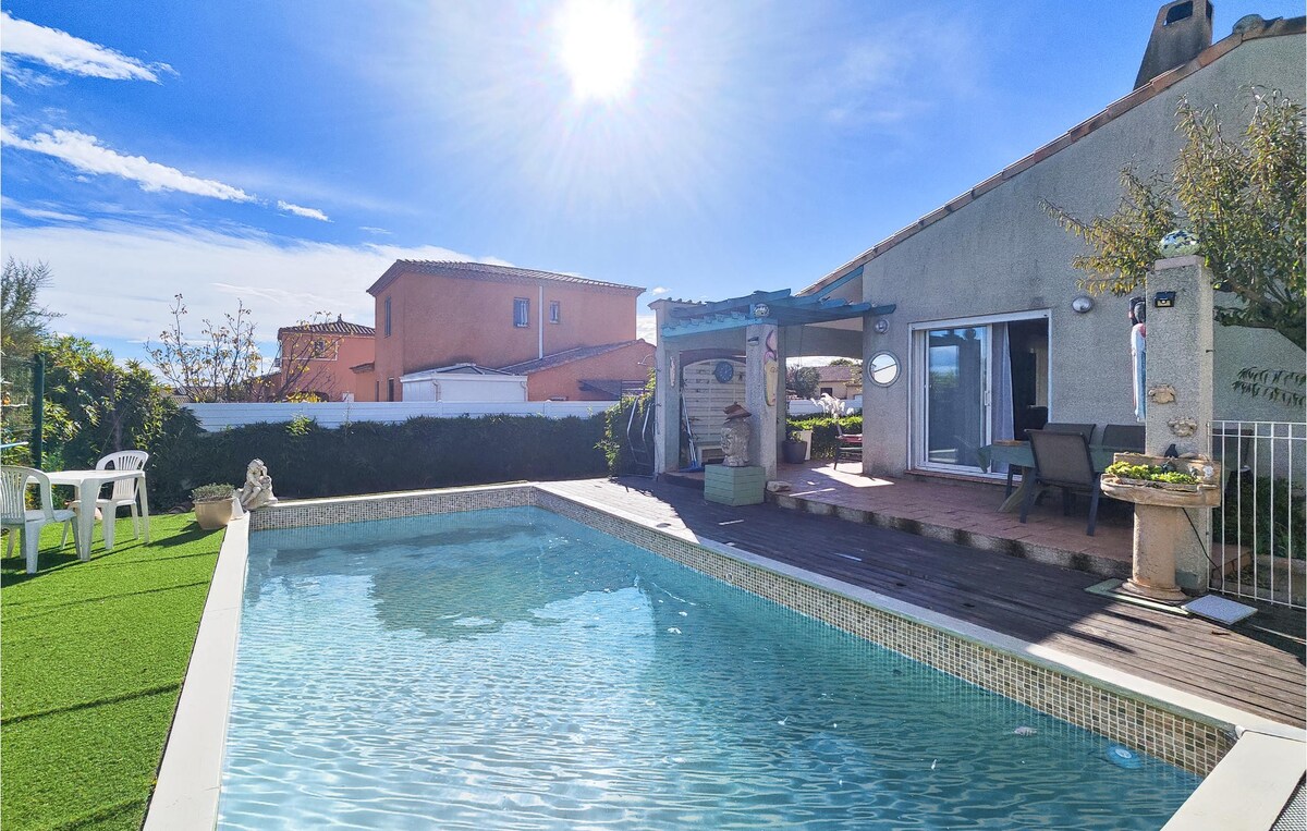 Nice home in Servian with WiFi and 2 Bedrooms