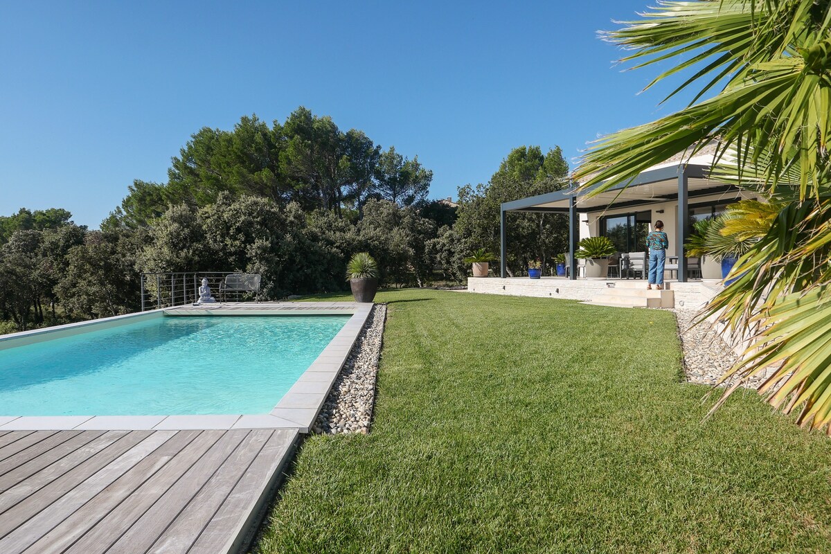 Villa Noélisa, view  Ventoux, heated swimming pool