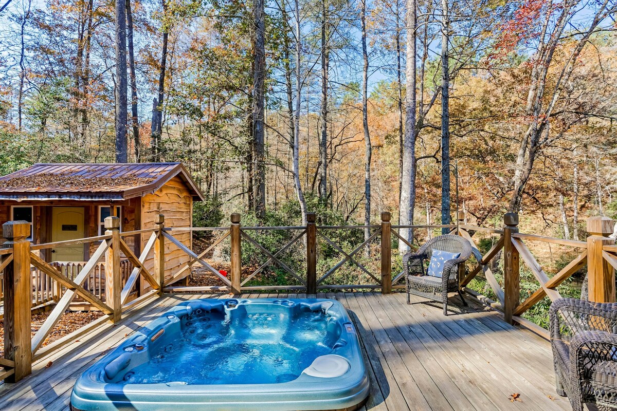 2BR private river cabin with hot tub, dog-friendly