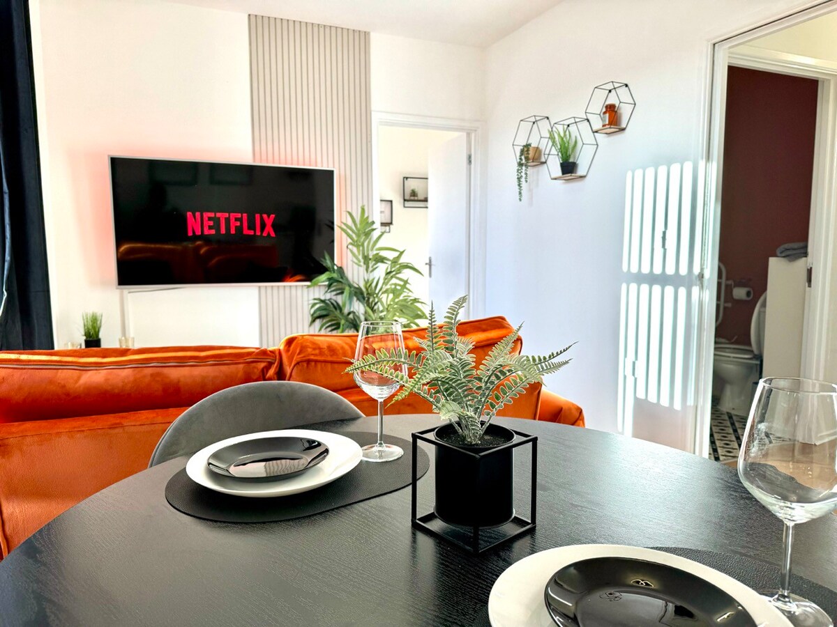 Rooms Near Me - Apartment 3 | Netflix | Fast Wifi
