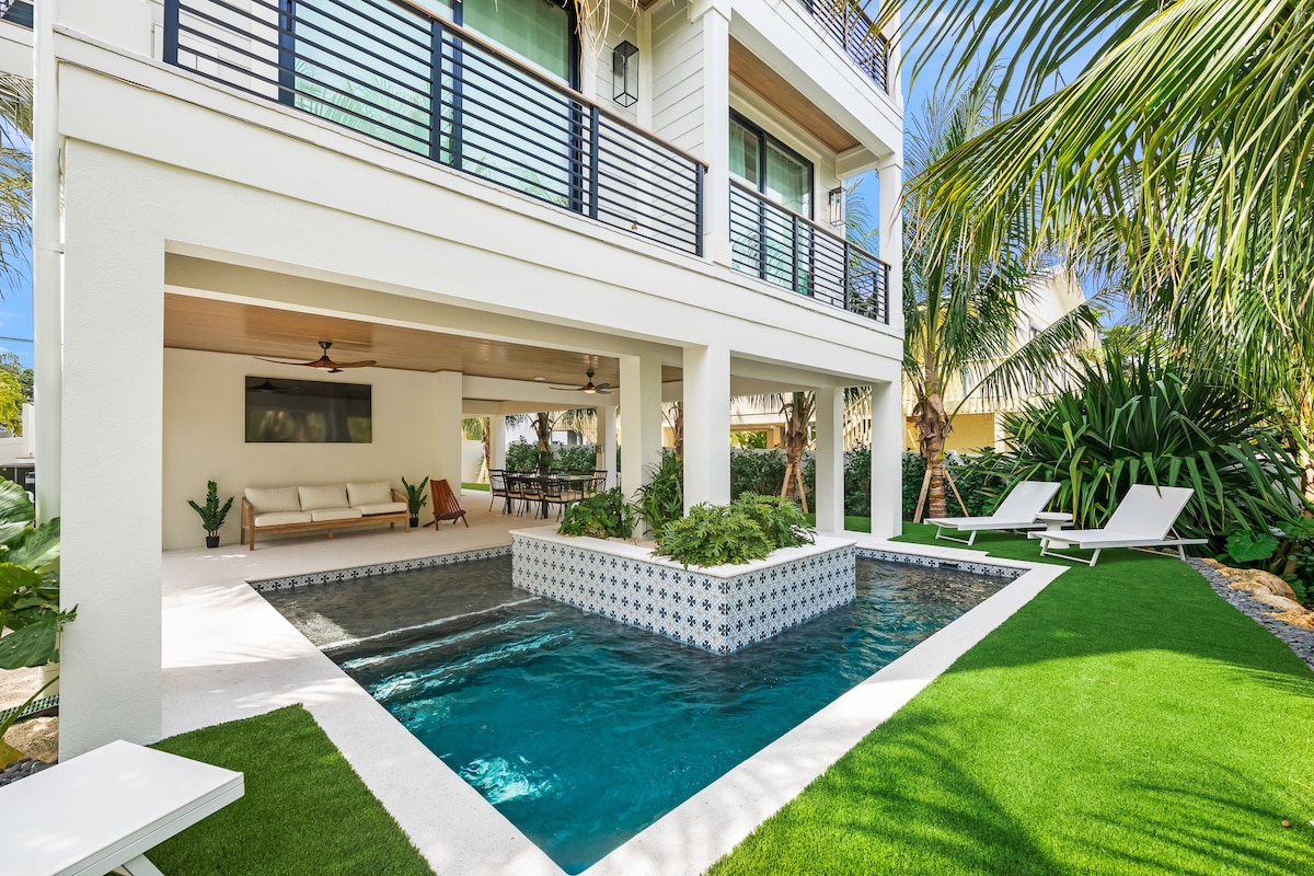 Luxury Home, Pool and Rooftop Deck- Luna Sea