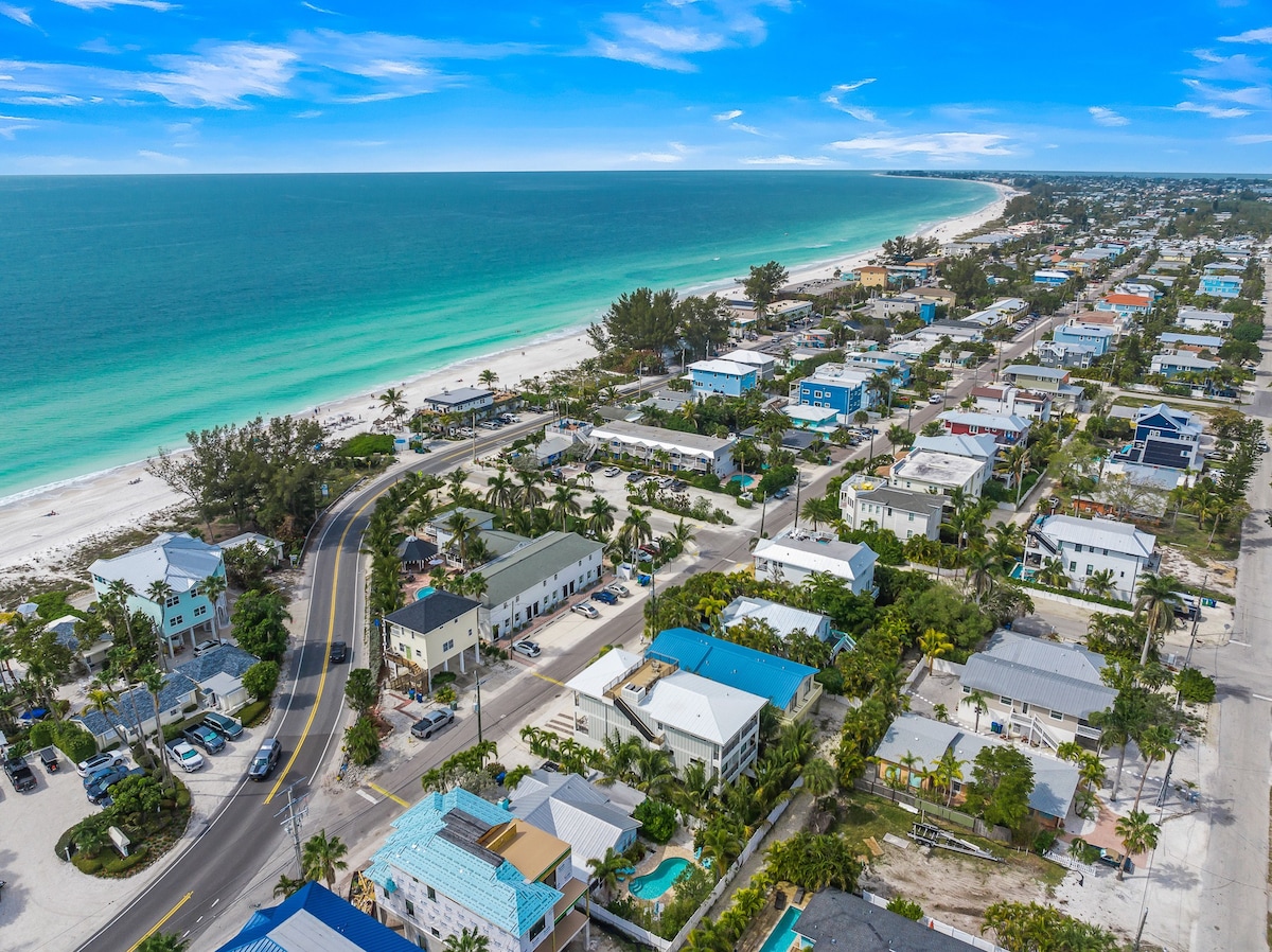 Luxury Home, Pool and Rooftop Deck- Luna Sea