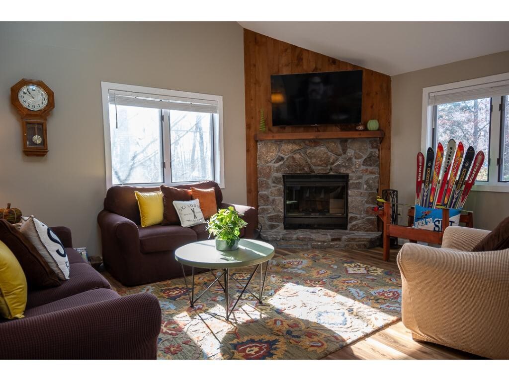 Sleek 2BR Condo with Fireplace, Ski-in/Ski-out