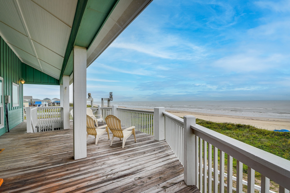 Oceanfront Crystal Beach Vacation Home w/ Deck!