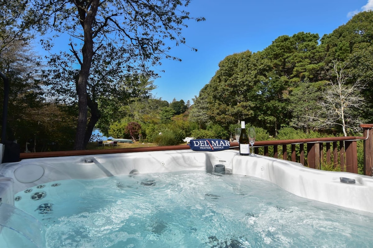 Waterfront home with Hot Tub, Firepit and Game Roo