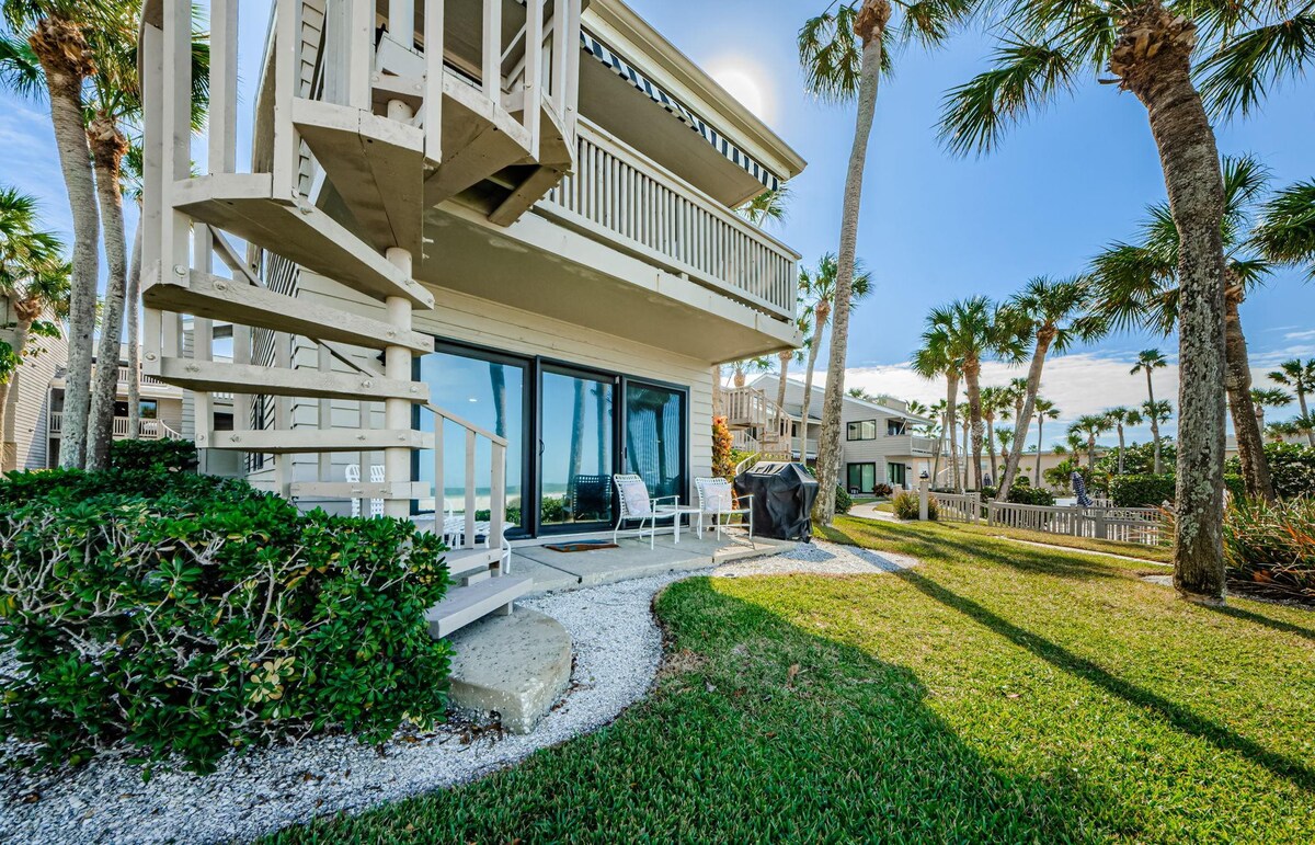 Beachfront Aldea Condo in Belleair Beach | Monthly