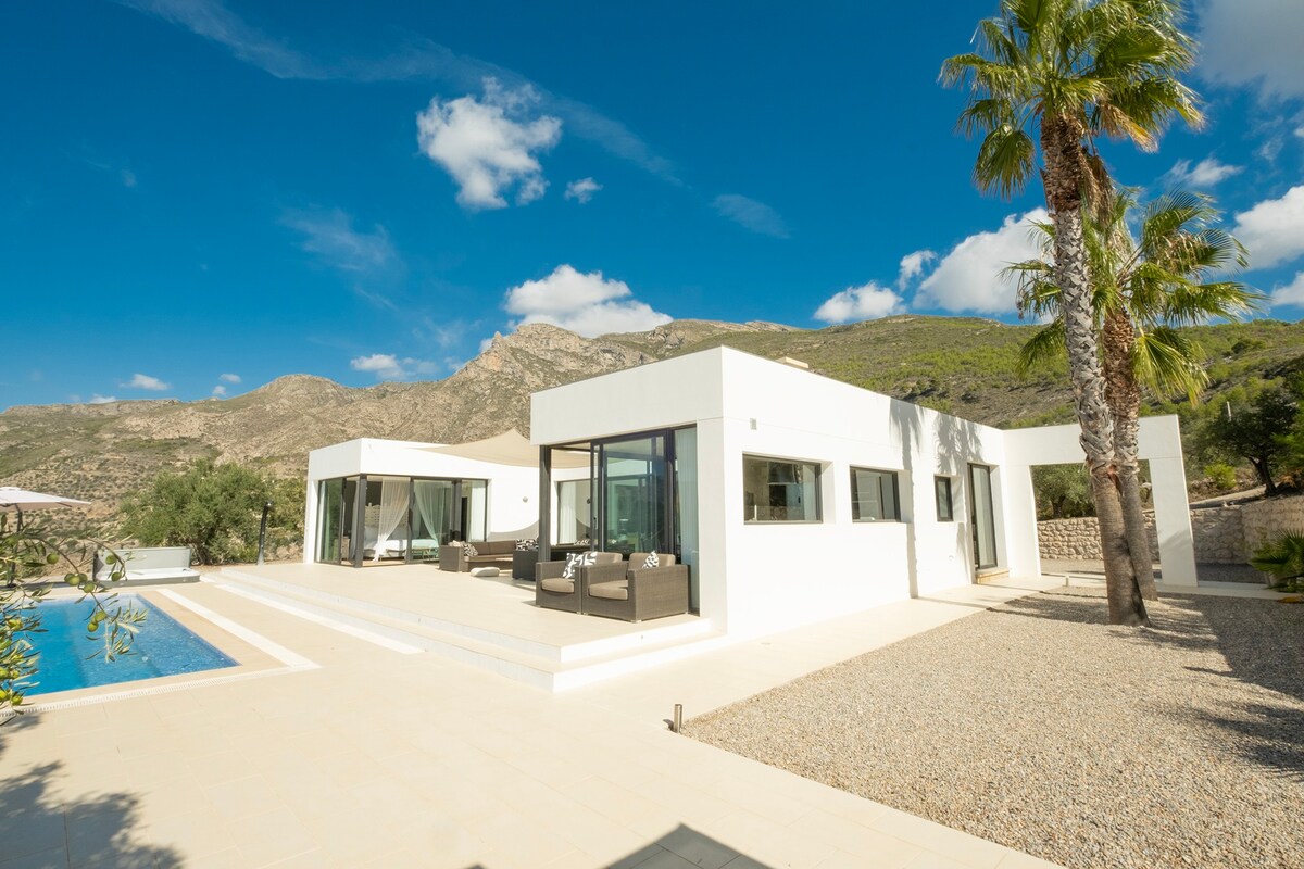 Hill house Spain -villa casa blanca