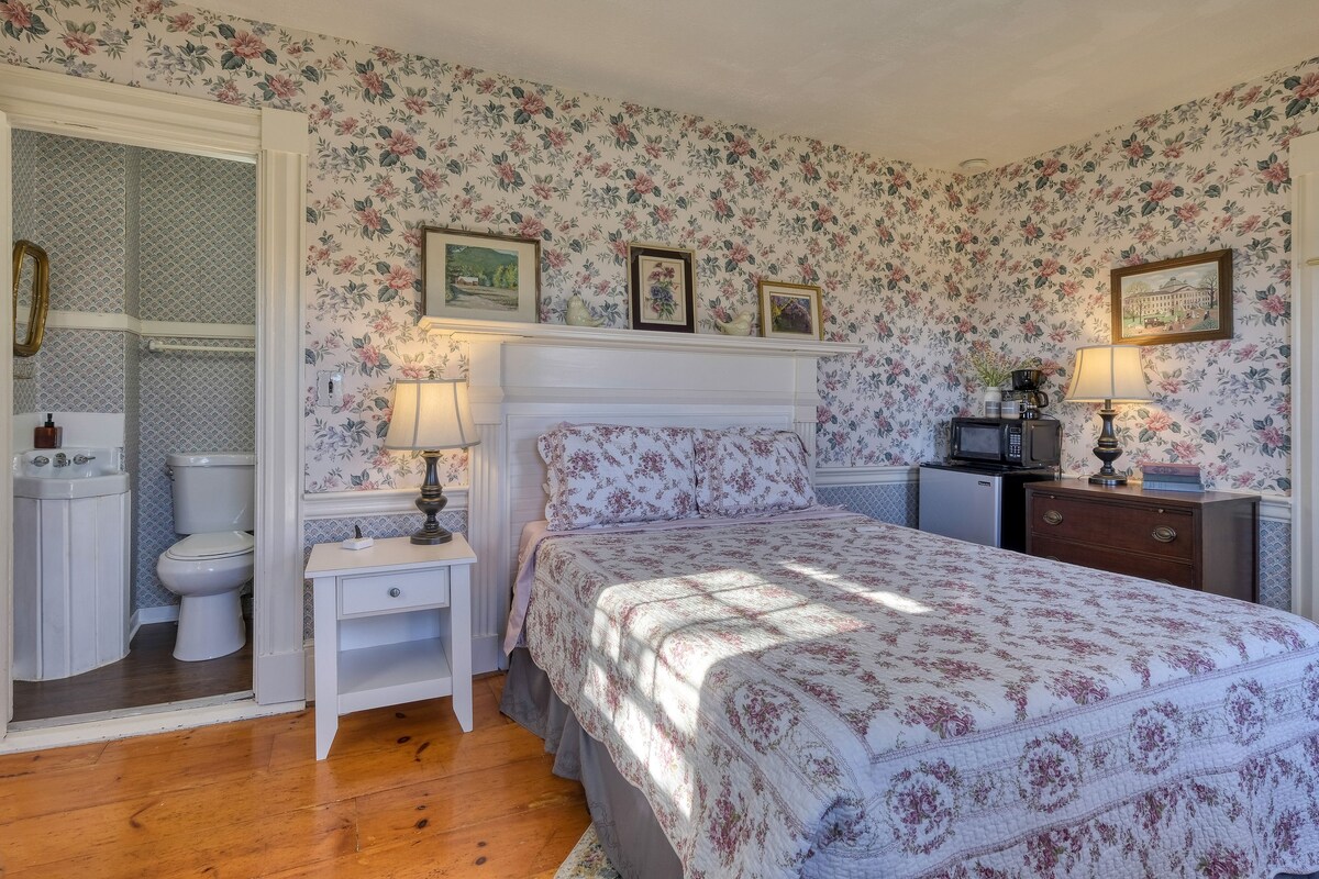 1 Lovely Suite in Bar Harbor Open Hearth Inn
