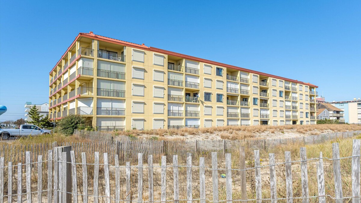 Beautifully Redone Oceanfront Unit in Midtown!