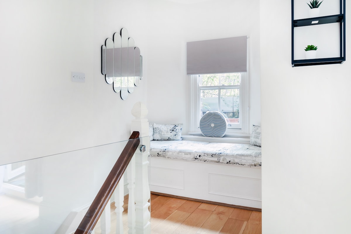 Beautiful 4 Bedroom House near Paddington Station