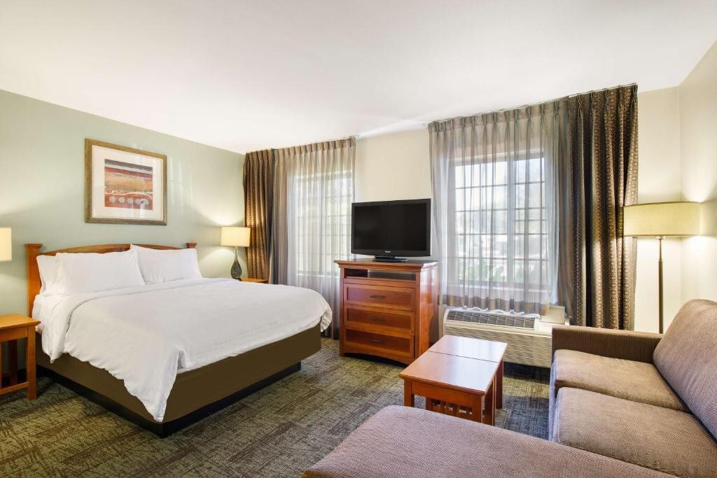 San Diego Adventure: Suites - Breakfast & Parking!