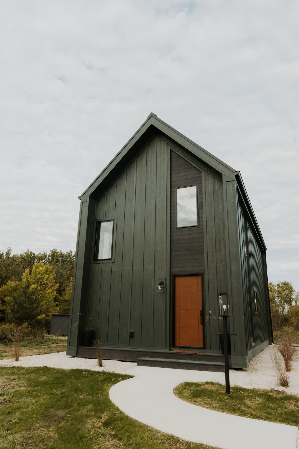 modern cabin on 5 acres w/ sauna