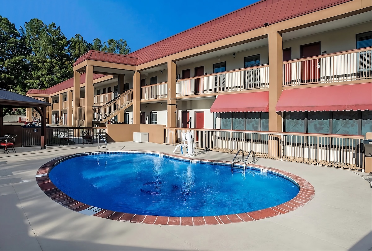 Affordable Comfort! Close to Tupelo Airport