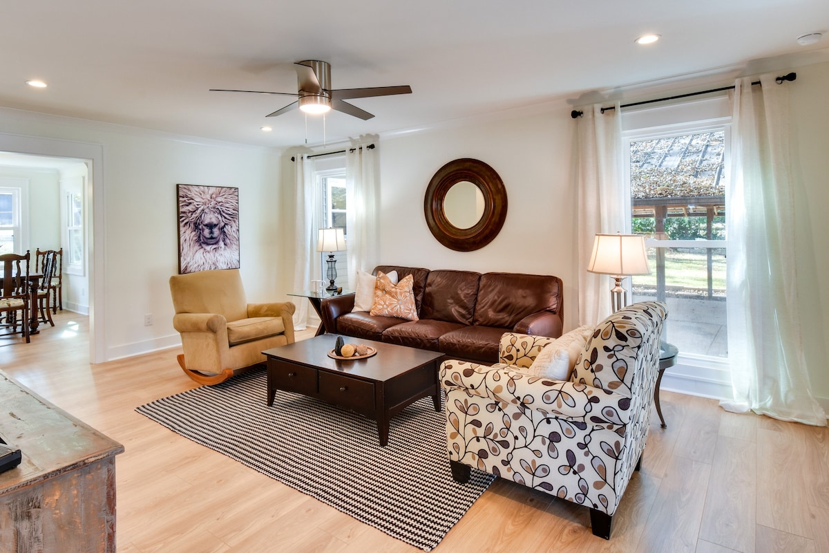 Tranquil Travelers Rest Home w/ Fire Pit!