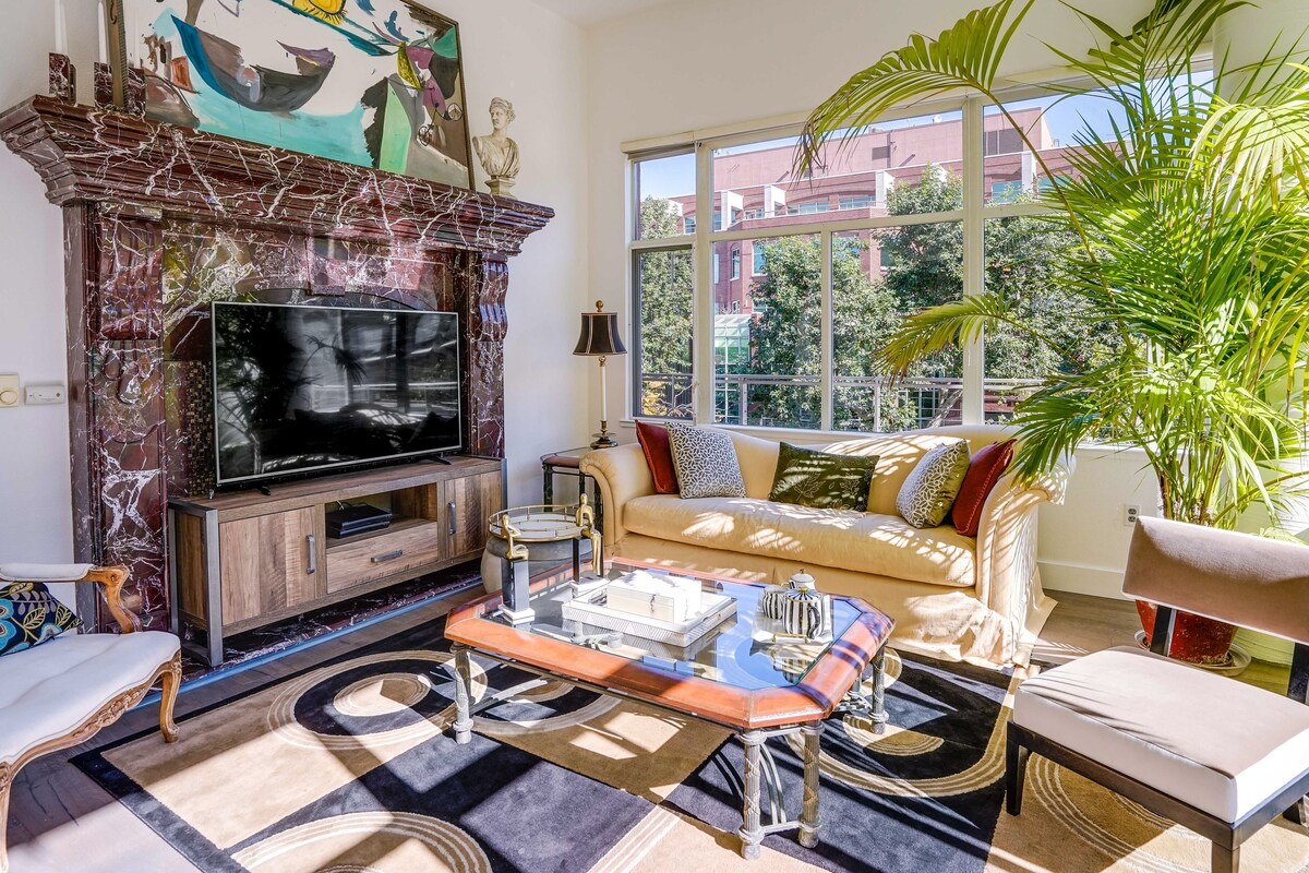 Centrally Located Emeryville Condo w/ Patio!