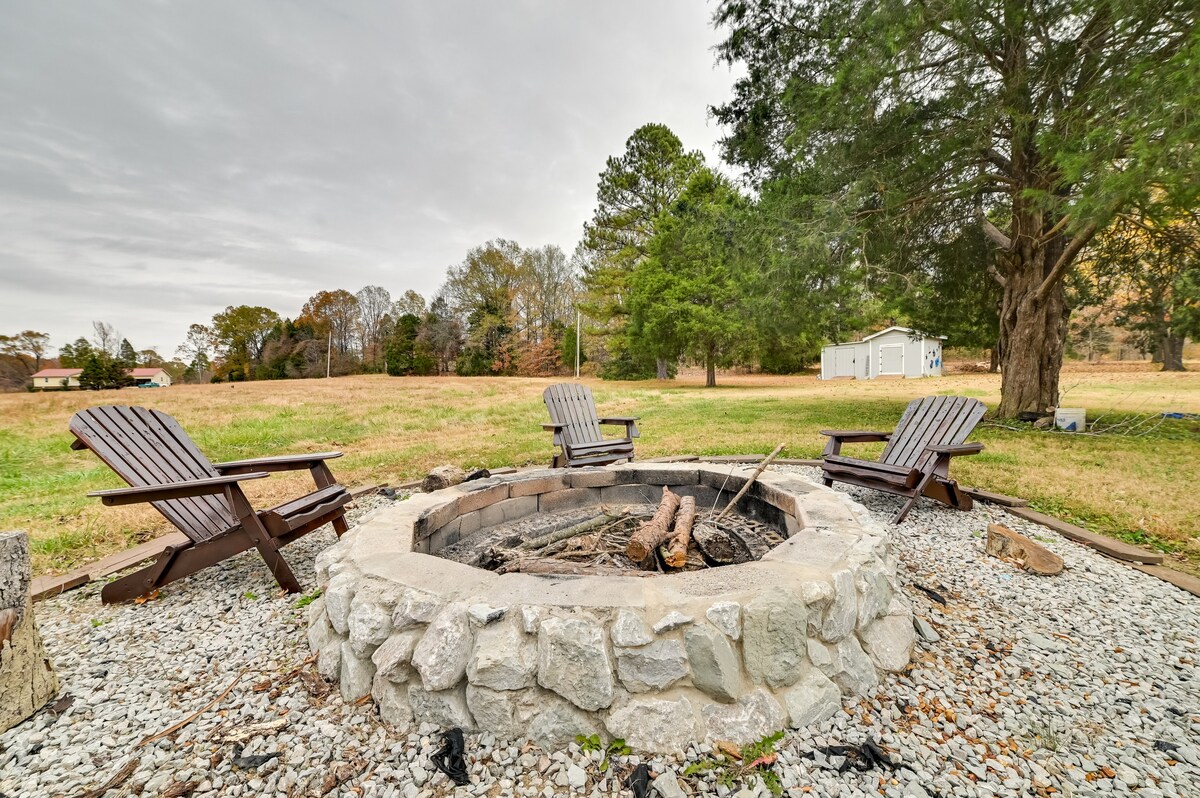 Pet-Friendly Gleason Home w/ Hot Tub & Fire Pit!