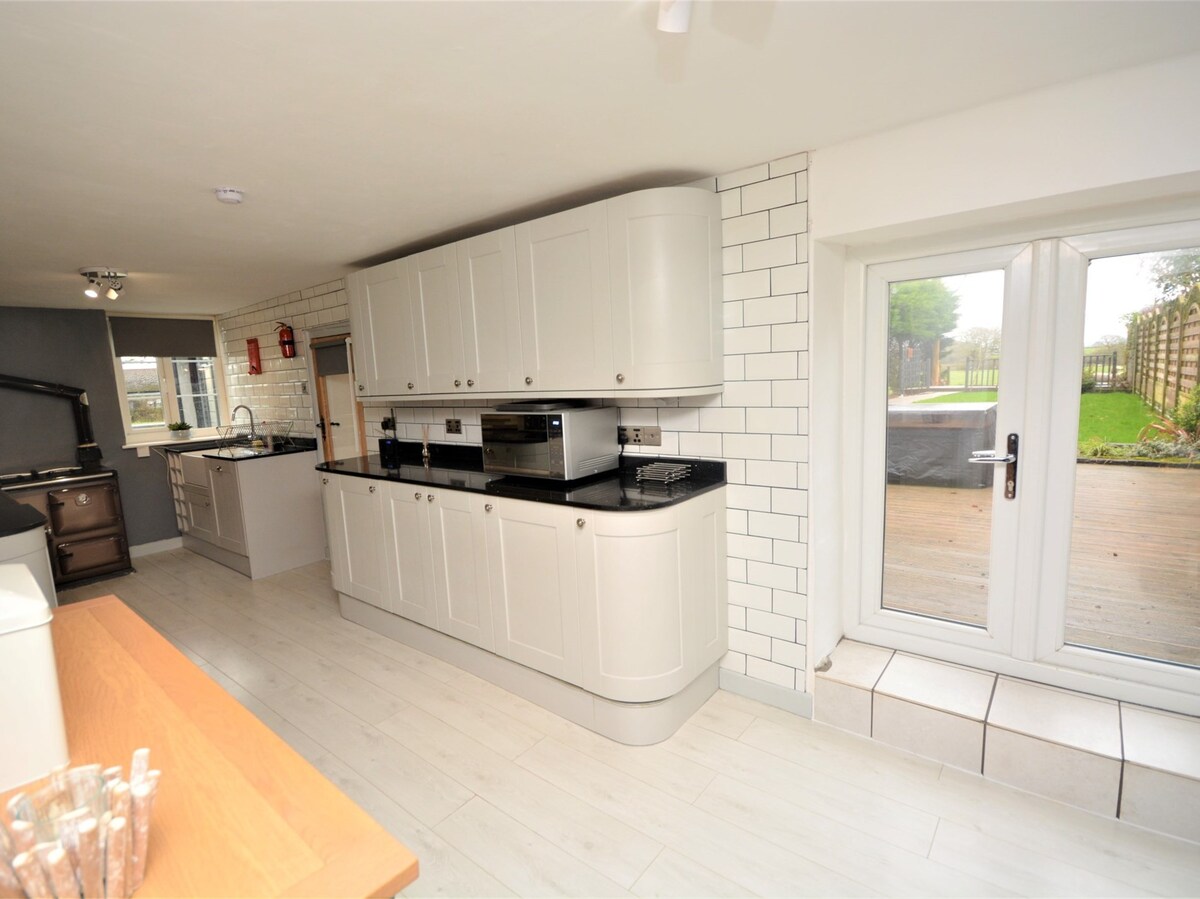 4 Bed in Bude  (87240)