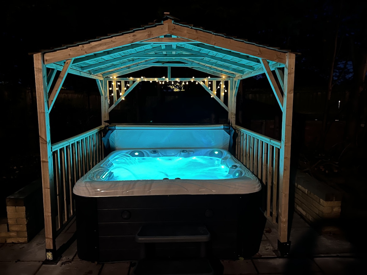 Cross Lane Cottage - Luxury Group Hot Tub Stay