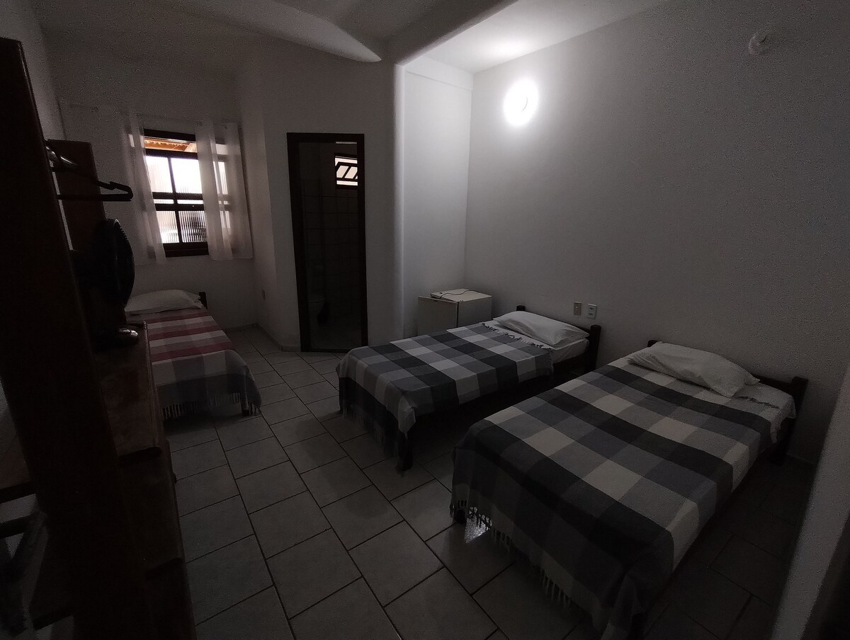 Apartamento com 3 camas de solteiro - 05 Torquato