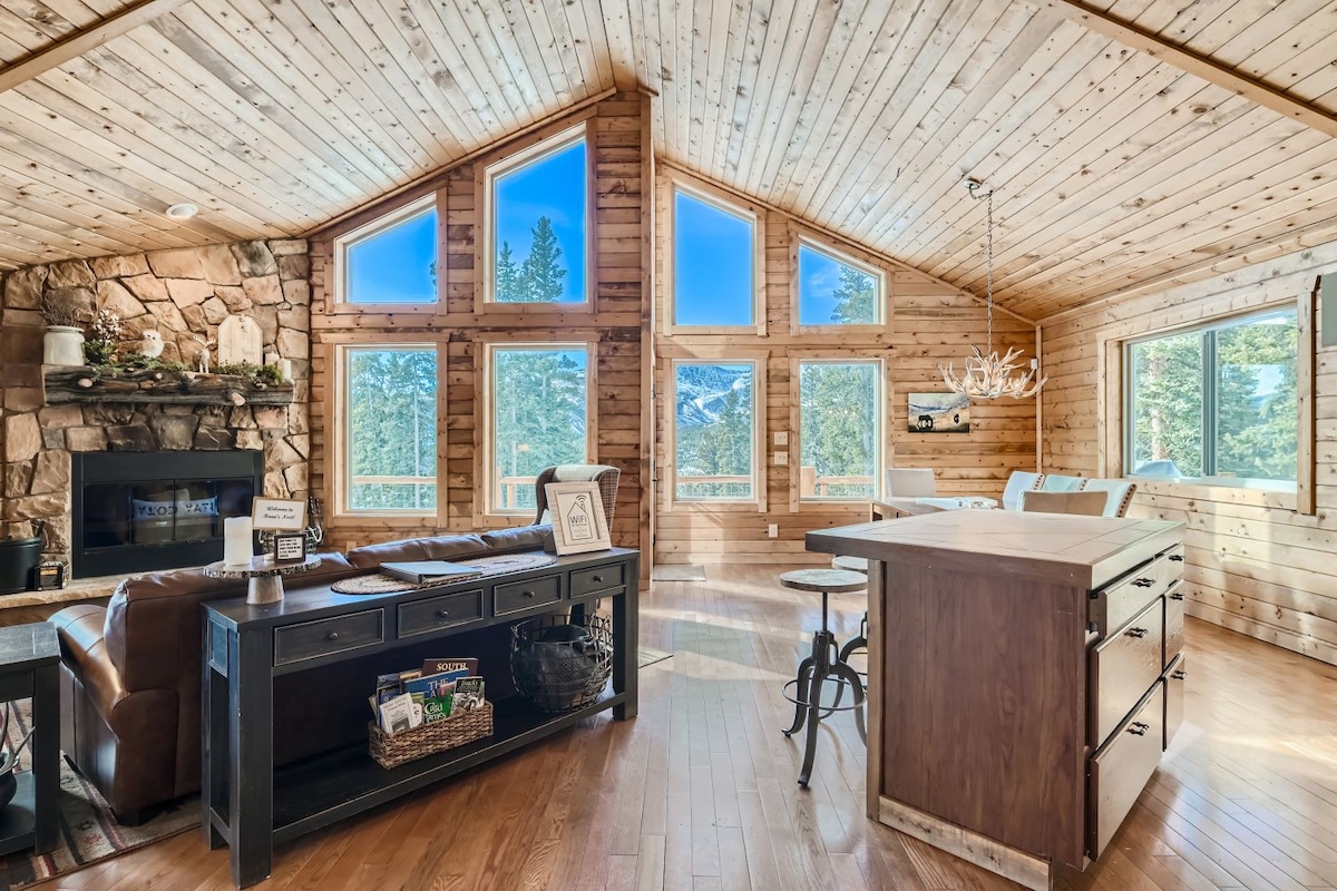 Dog-friendly cabin in Fairplay w/ epic mtn views!