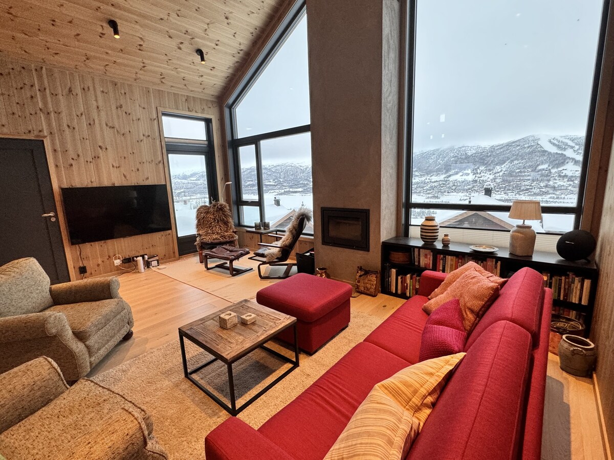 New cabin, fantastic views - by Vestlia.