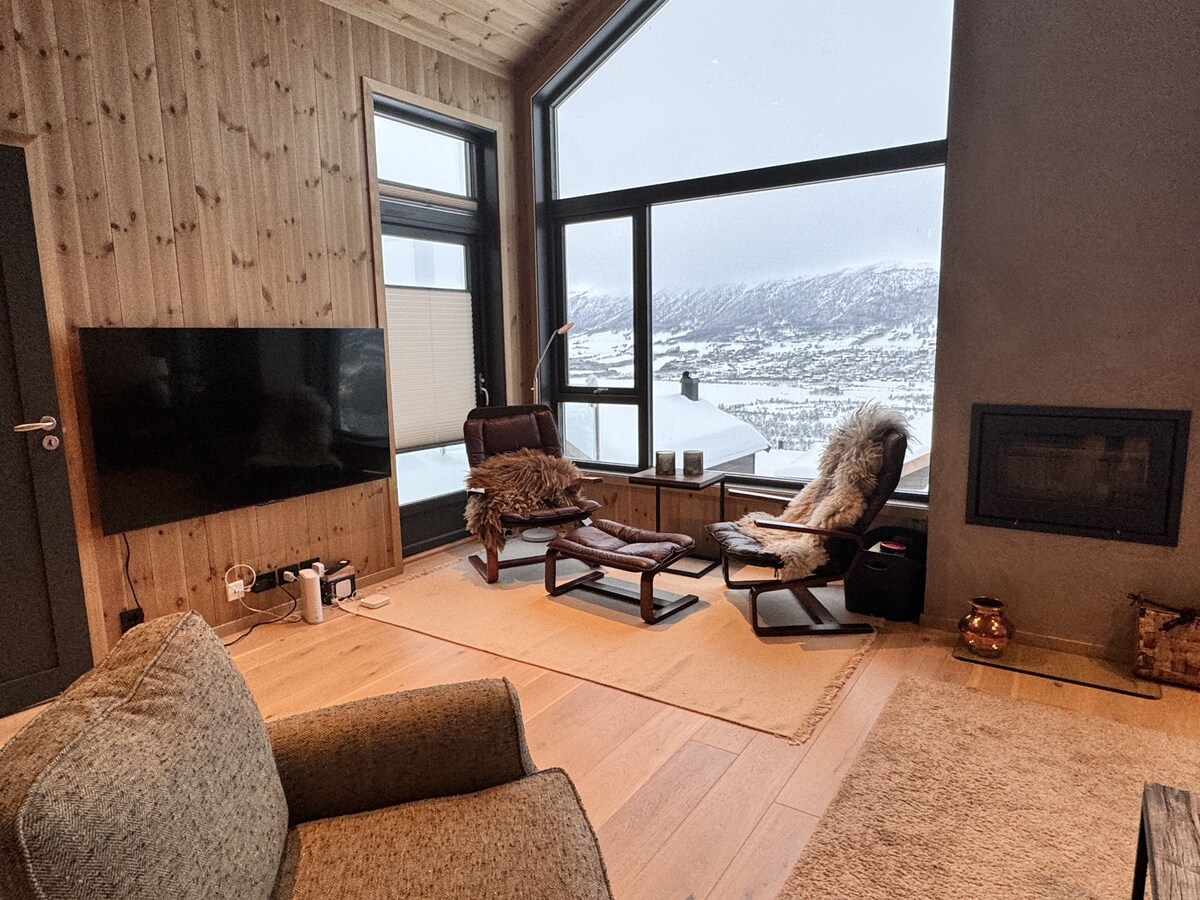 New cabin, fantastic views - by Vestlia.