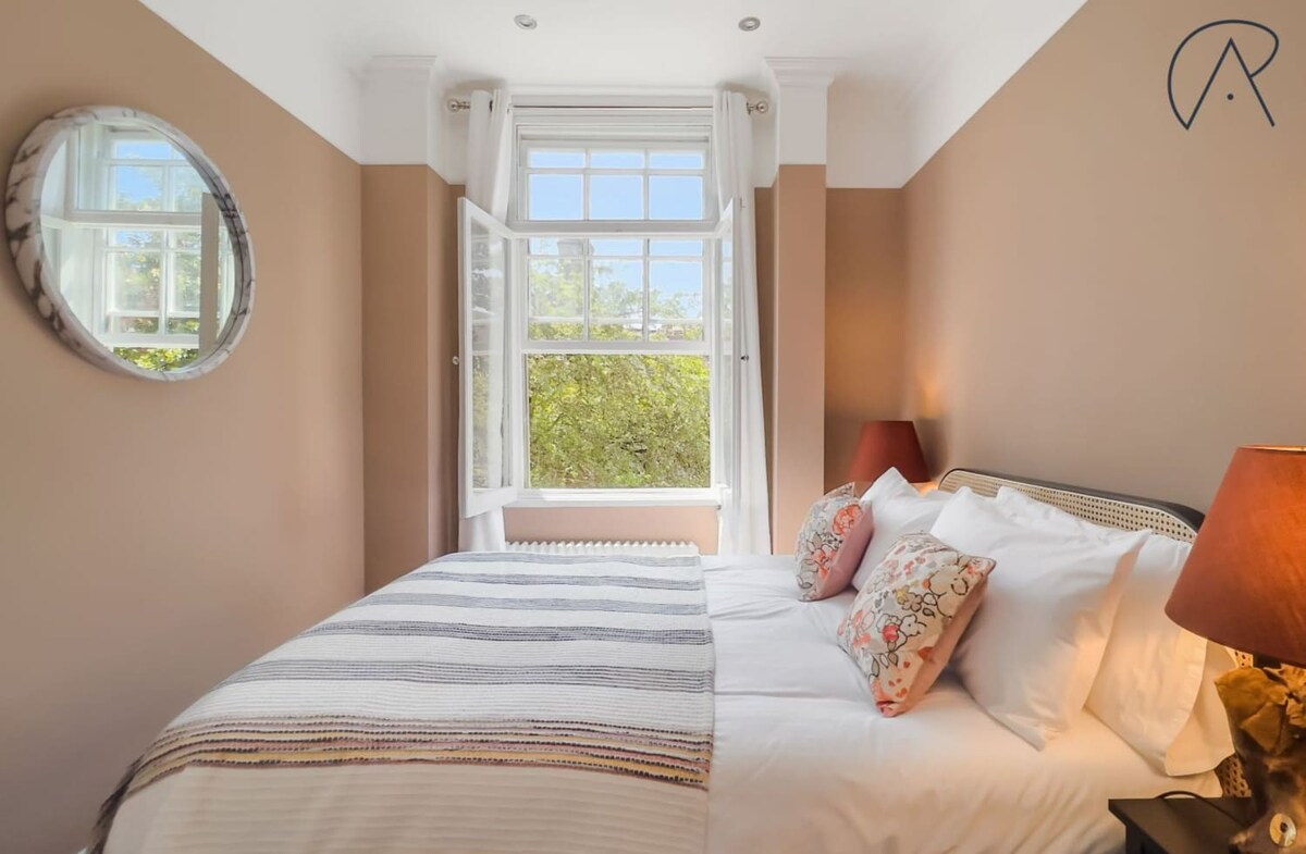 Stay in Style Opposite Windsor Castle| Parking