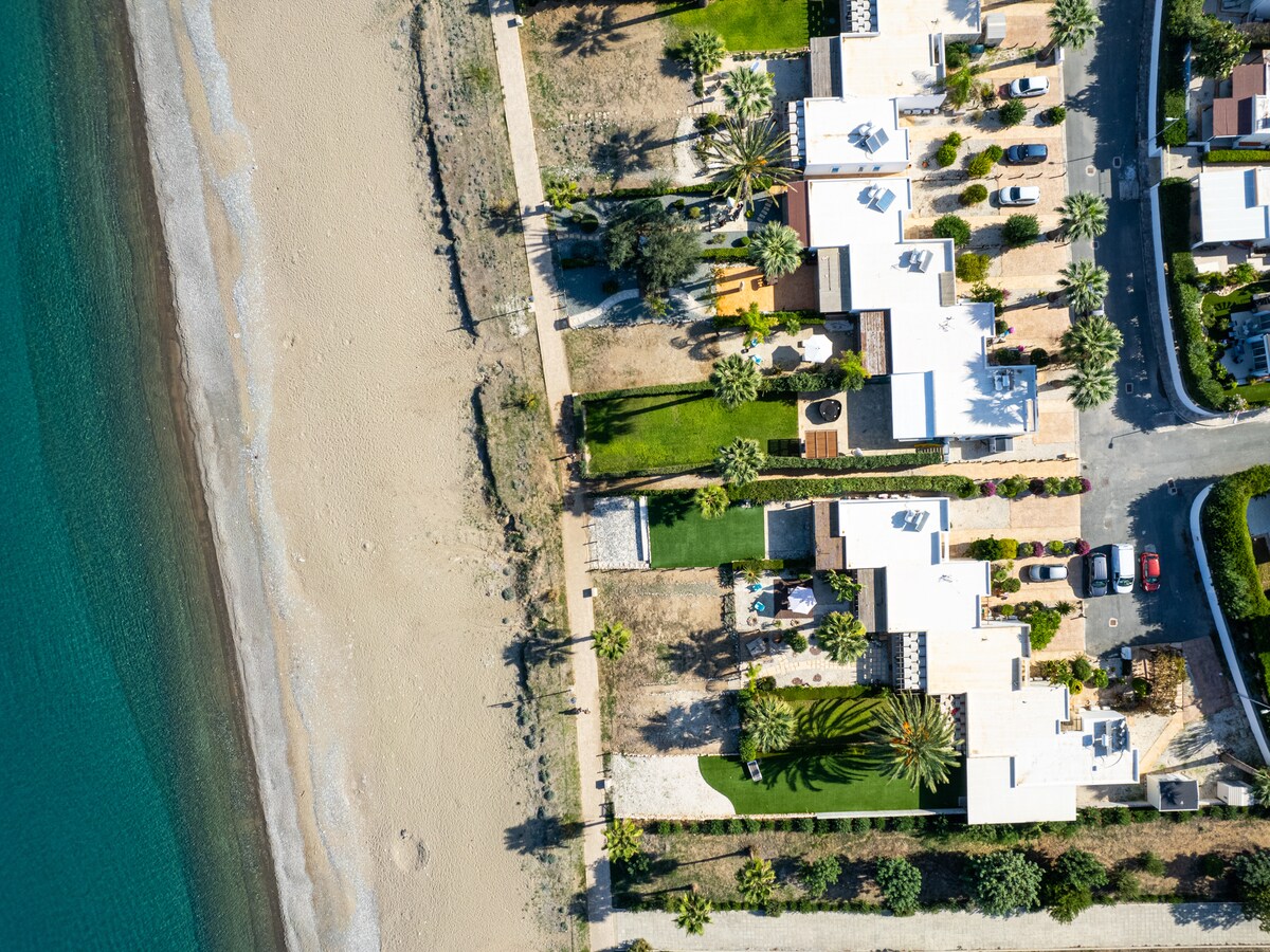 Kyma I - Beachfront Residence at Latsi