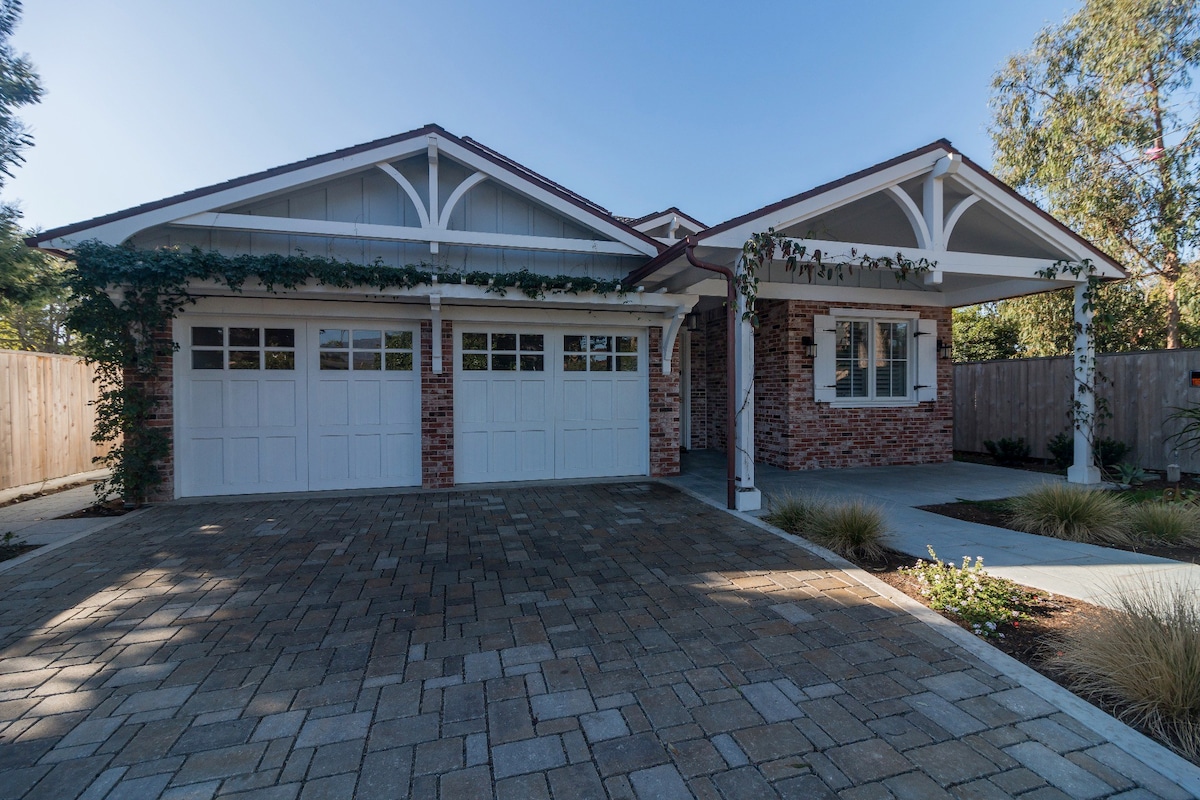 Oceanfront Home, next to beach, heated pool & spa