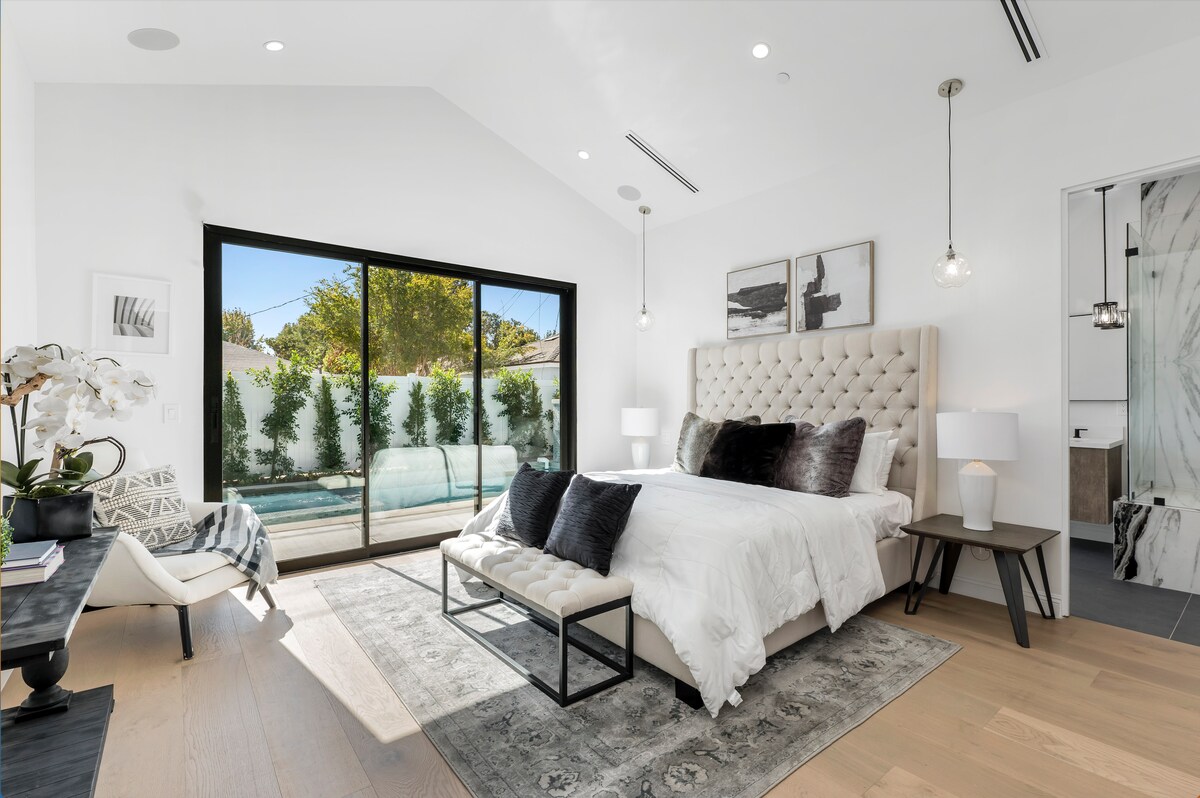 Sherman Oaks Gorgeous New Construction