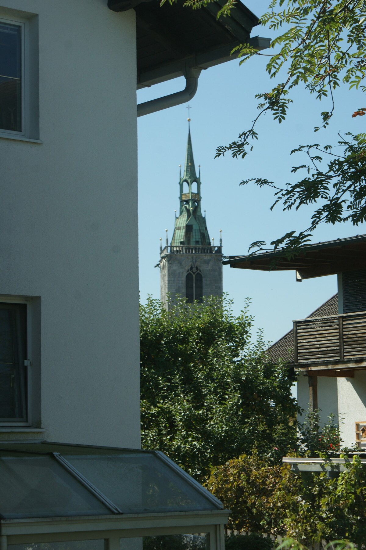 施瓦兹市中心拉恩巴赫（ Lahnbach ）上的现代房屋