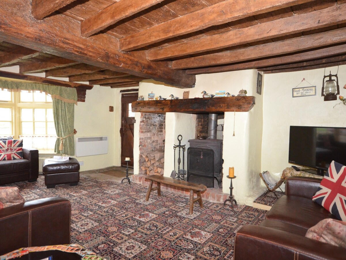 4 Bed in Corfe Mullen (THOLD)
