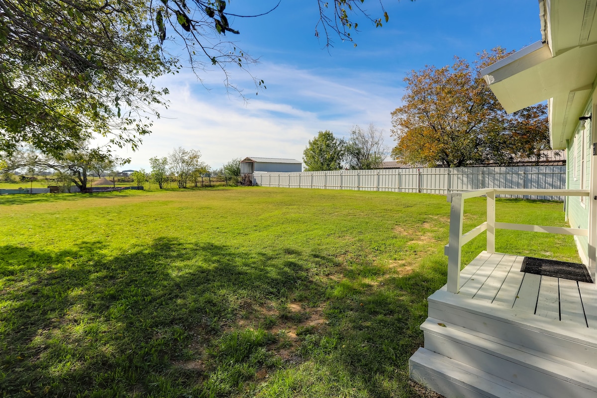 Updated Comanche Home w/ Country Views!