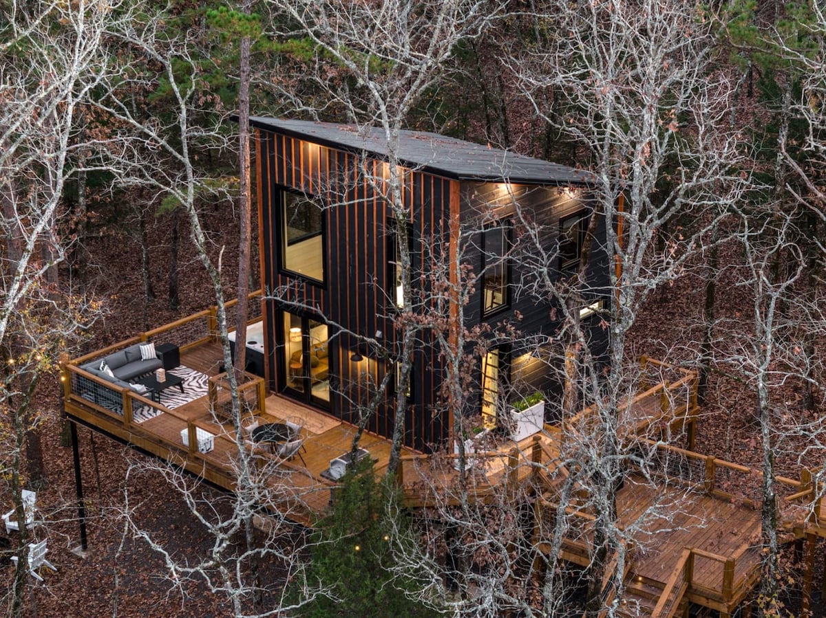 Wanderlust | Enchanting Luxurious Treehouse