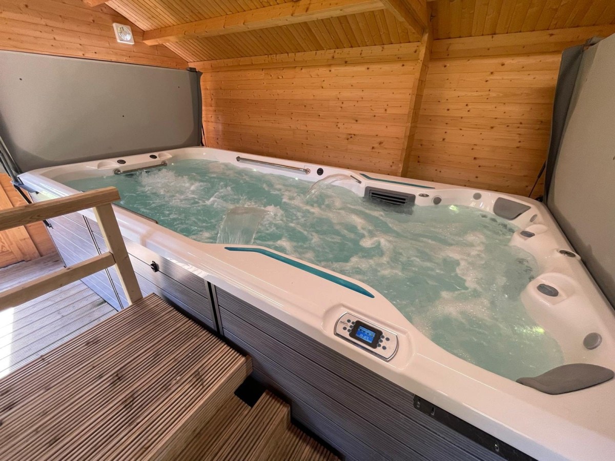 Must See! Includes Luxury Private Jacuzzi Pool
