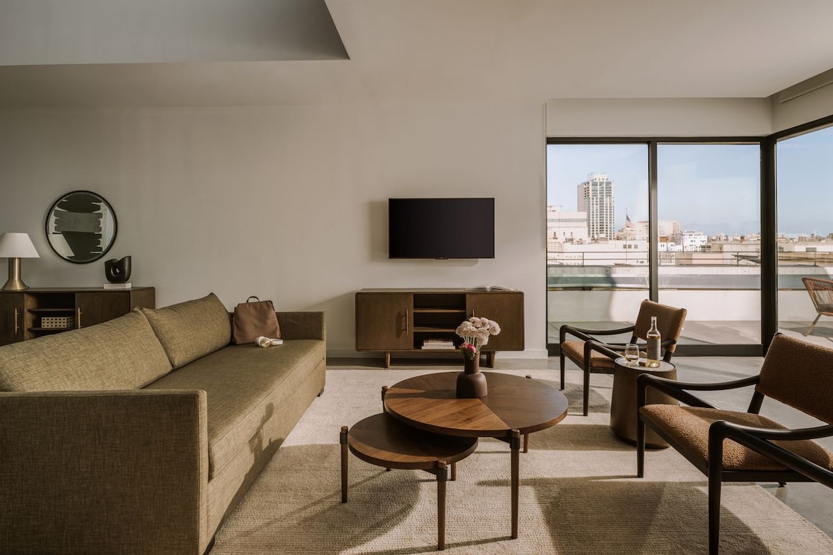 Sonder The Winfield | Lofted Penthouse 2BR Suite+