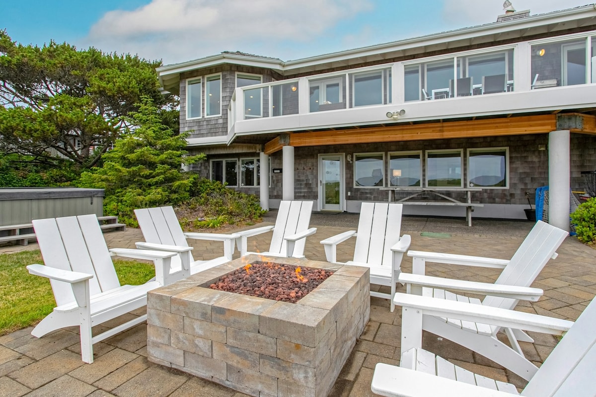 Oceanfront 4BR with hot tub, firepit & huge views