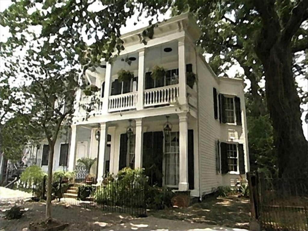 Lower Garden District  1863 Historic Guest House