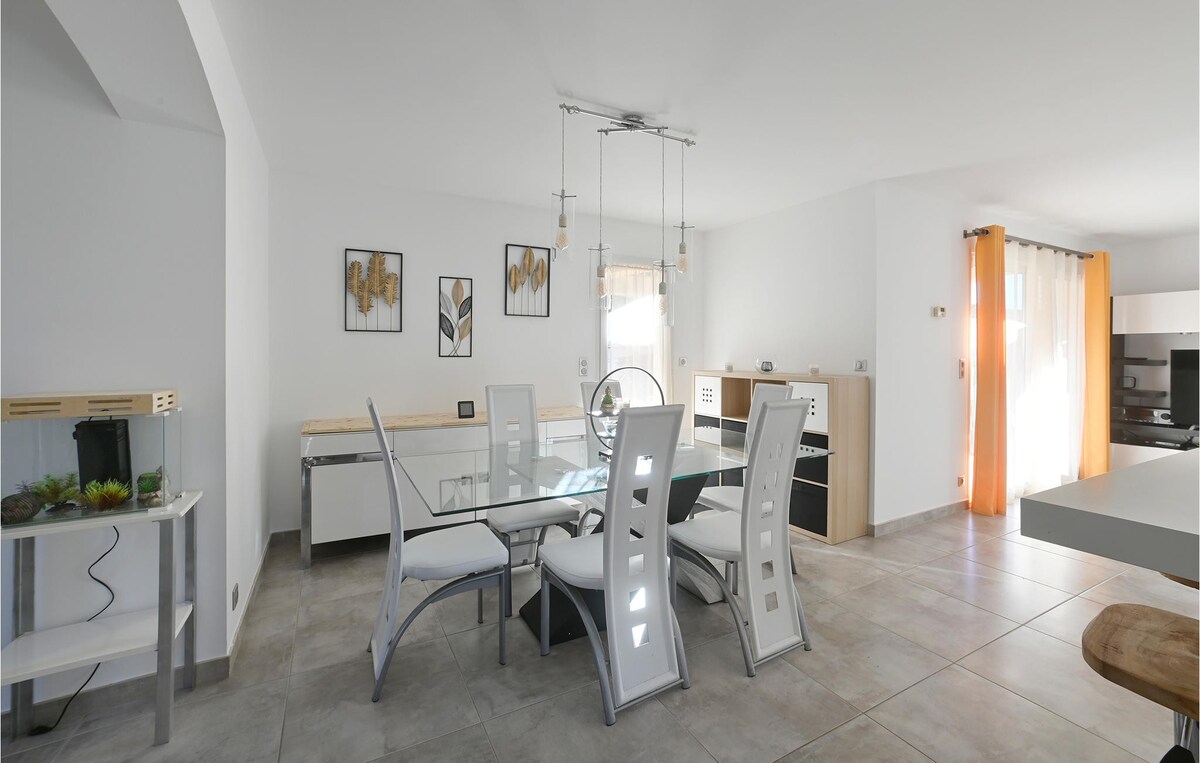 Stunning home in Arles with Wi-Fi
