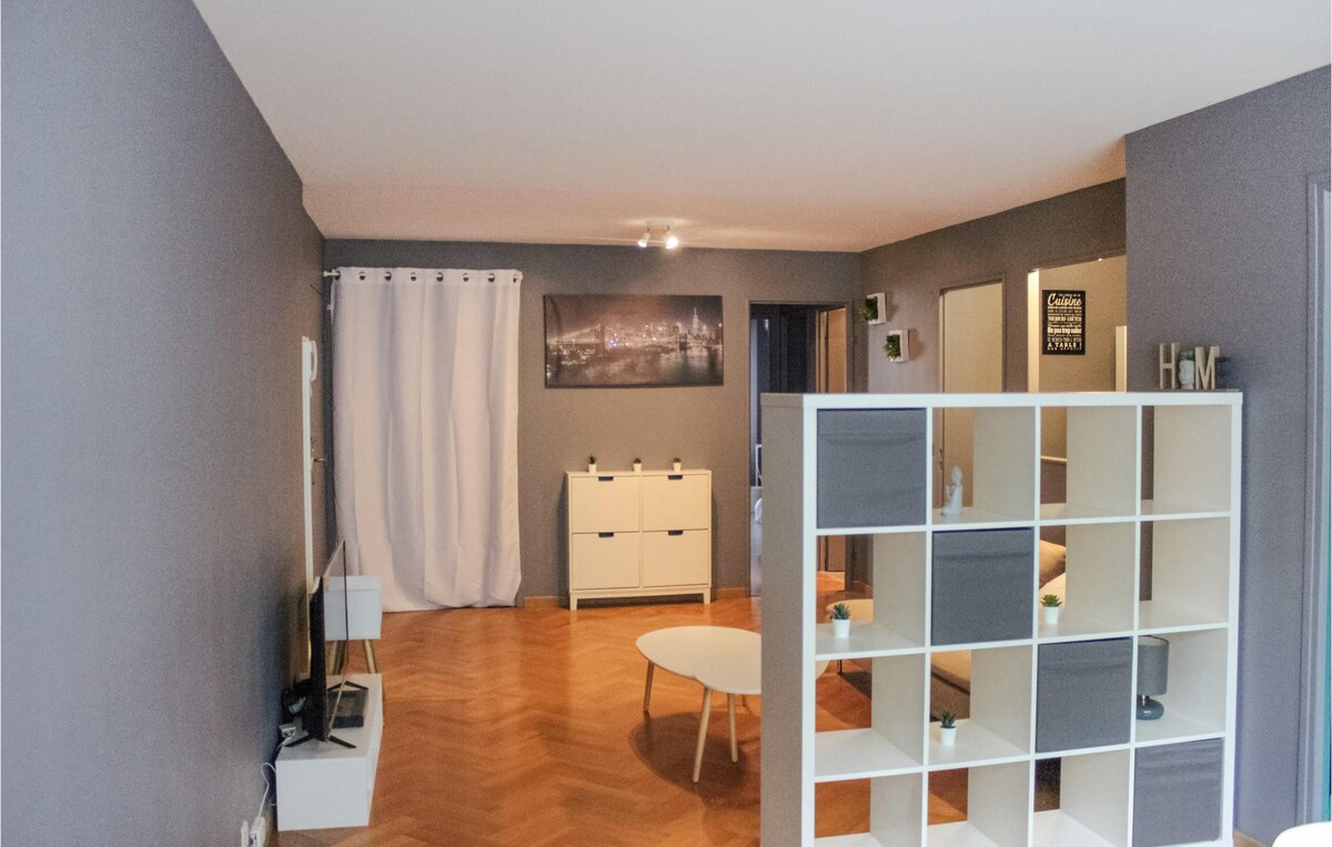 Nice apartment in Pontoise with WiFi