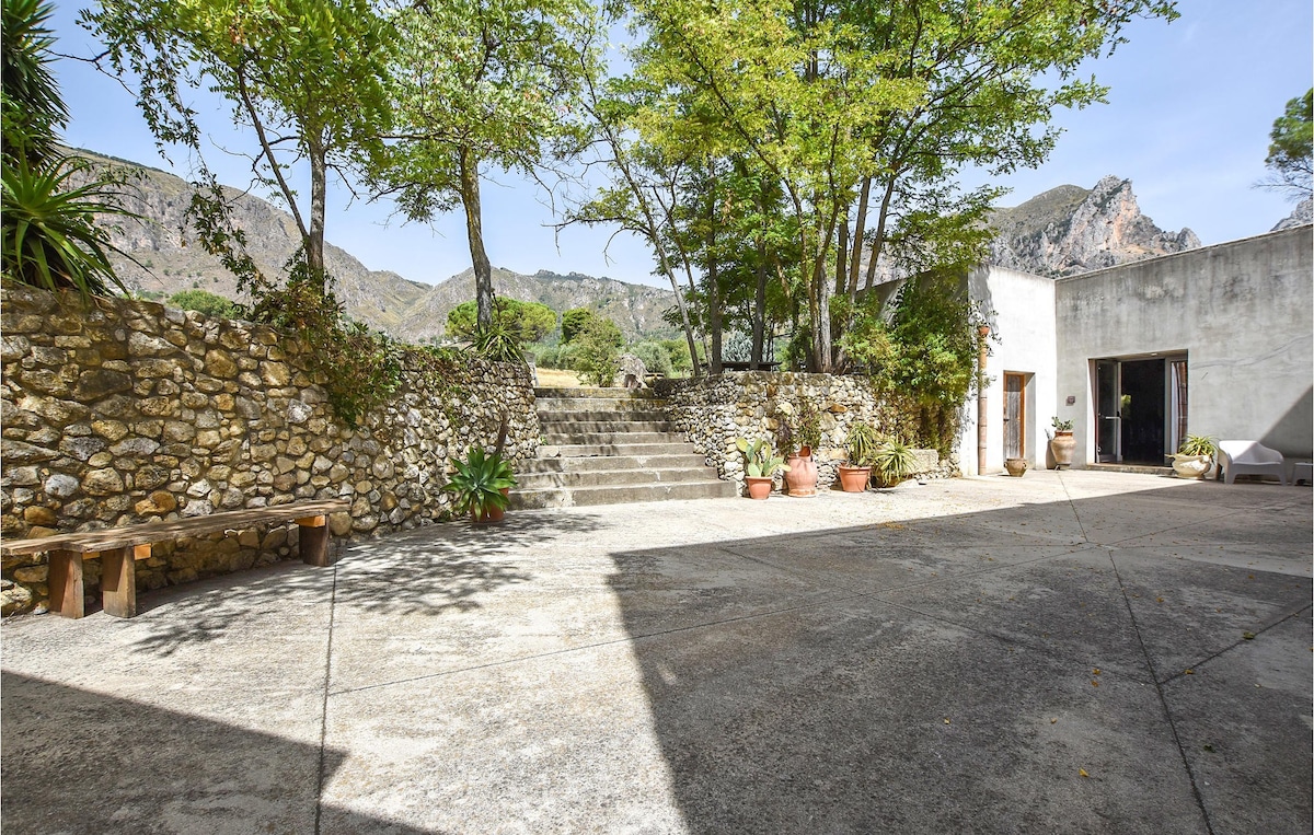 Cozy home in Monreale with kitchen