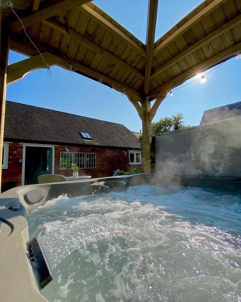 The Retreat; luxury for two with hot tub