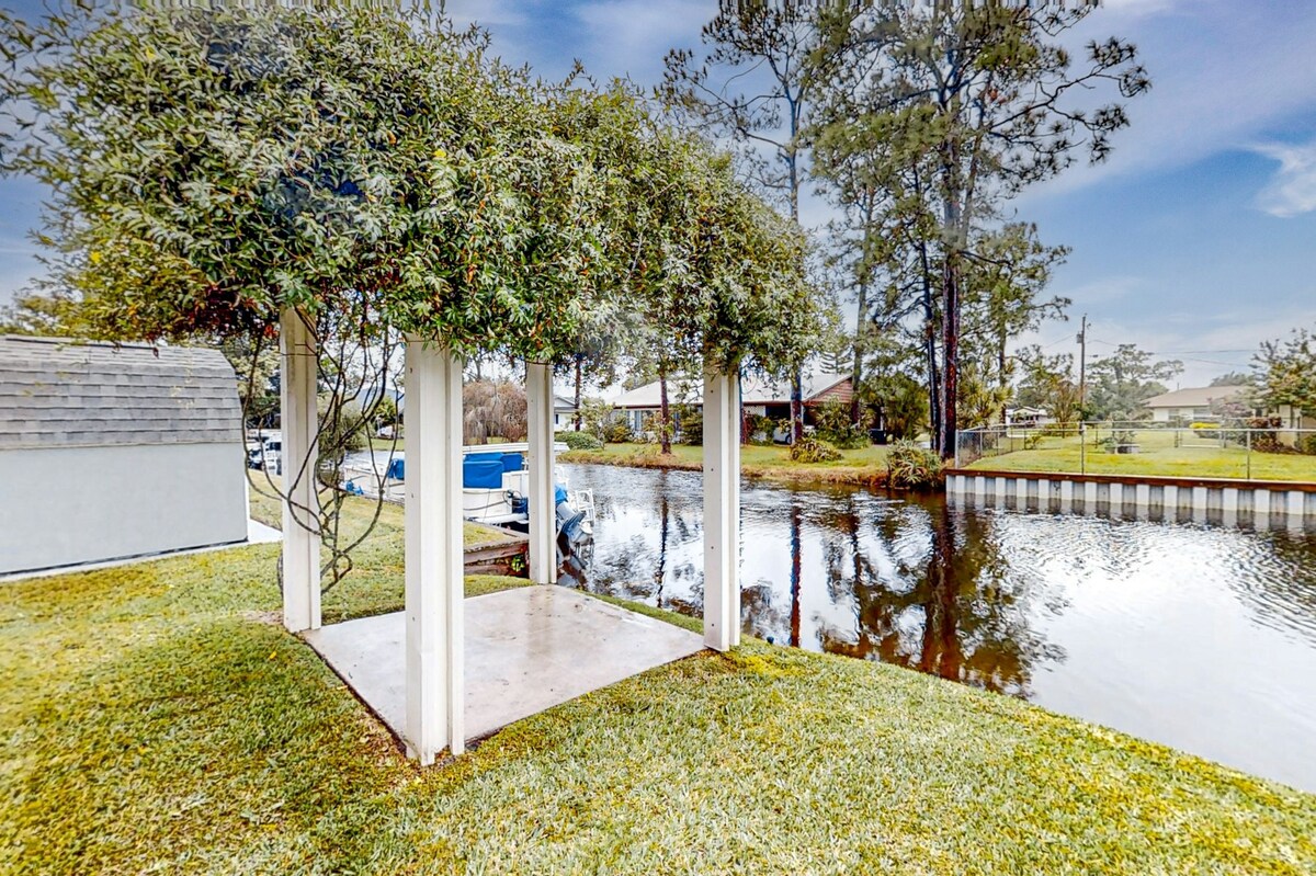 Canal-front 3BR with firepit, grill, water views