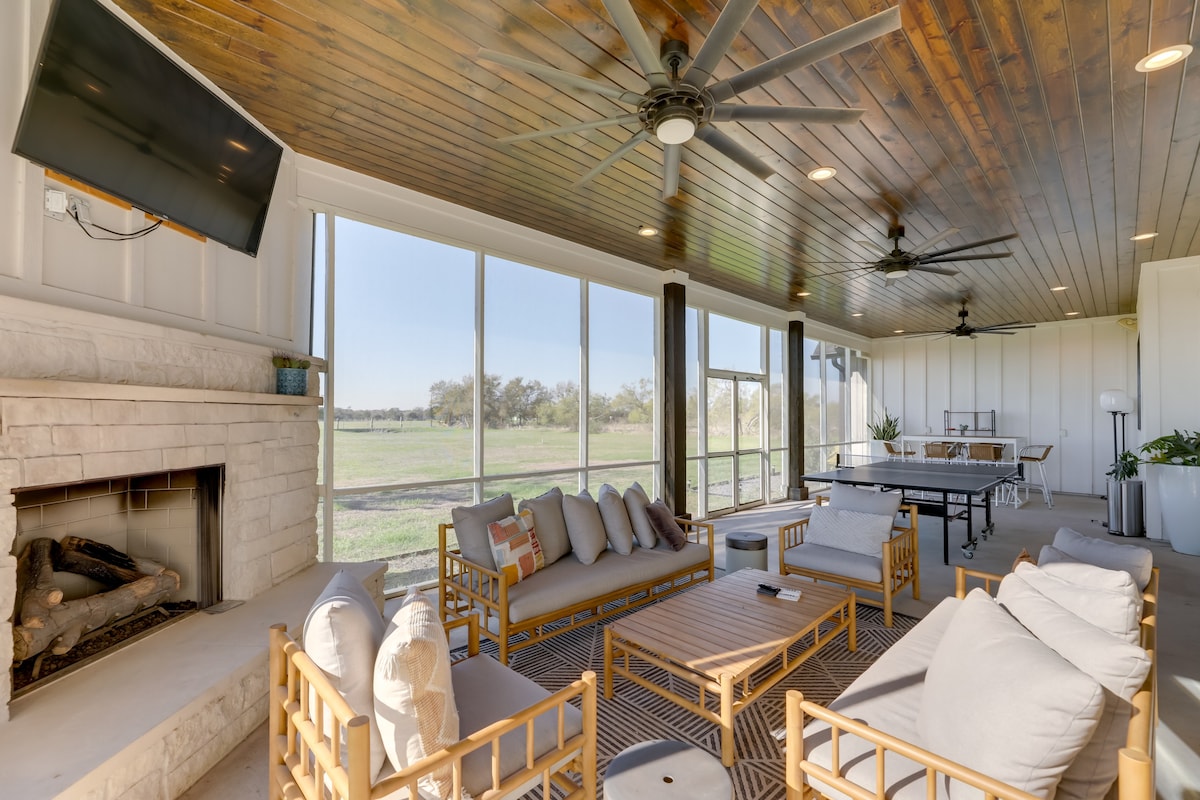 Texas Farmhouse on 5 Acres: Patio & Grill!