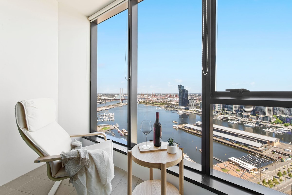 A 2BR Apt with Amazing Harbor Views, FREE Parking