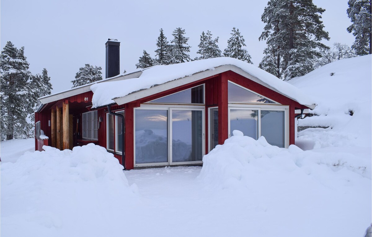 Cozy home in Noresund with kitchen