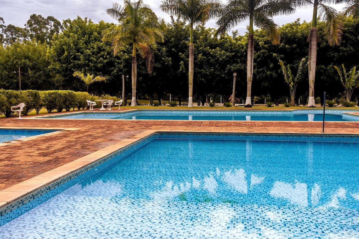 Casa em Fazenda Com Piscinas